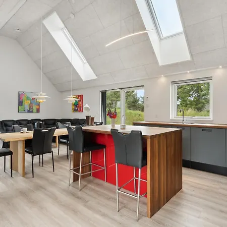 Holiday home Stunning In With Kitchen *